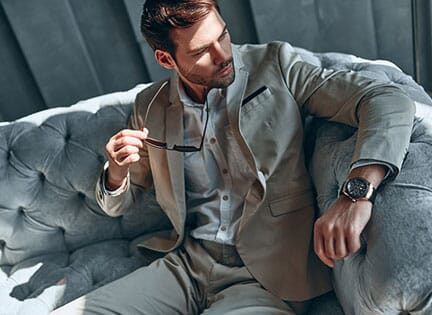 Eleganter Mann mit Uhr